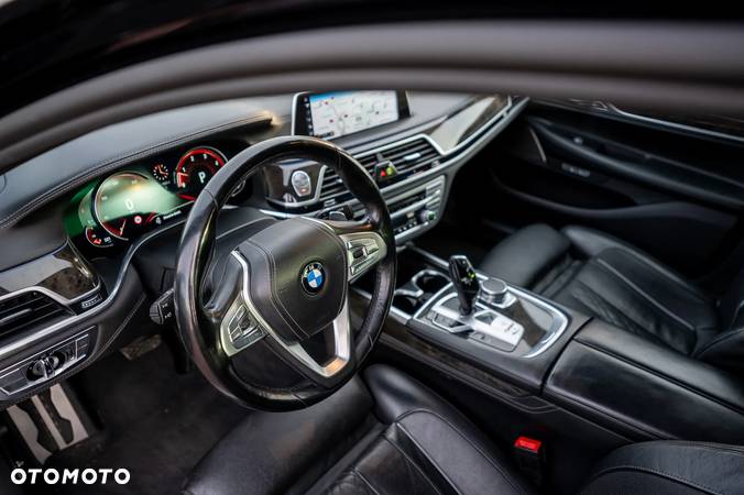 BMW Seria 7 730d xDrive - 34