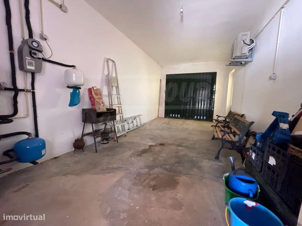 Moradia T4+3 com garagem, terraço e logradouro nas Ermidas-Sado-28