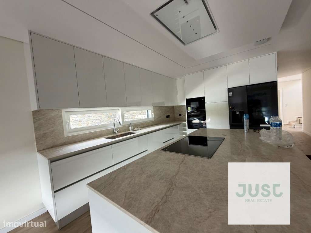 Moradia Terrea t3+ 1 com piscina-13