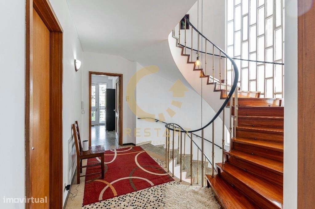 Moradia T11 Remodelada – Venda com Rendimento Garantido – Santa Luzia,-18