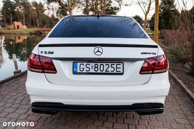 Mercedes-Benz Klasa E 63 AMG S 4-Matic - 13