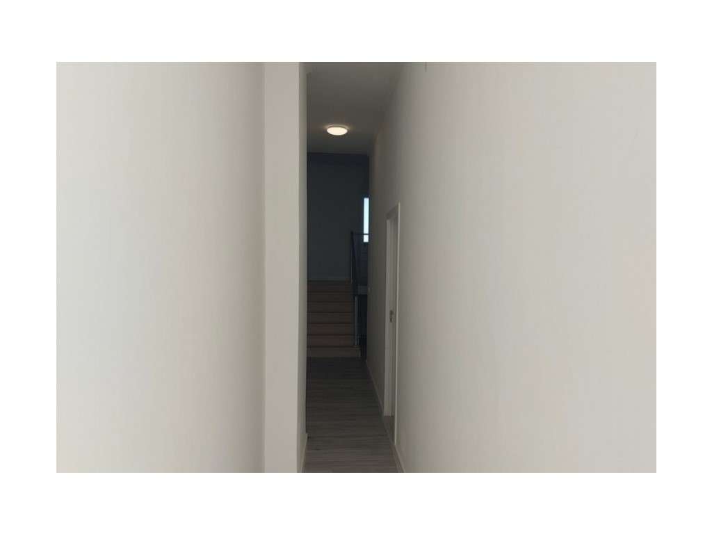 Vende se espaço comercial transformado em habitação, (T4) com terra... - Grande imagem: 5/20