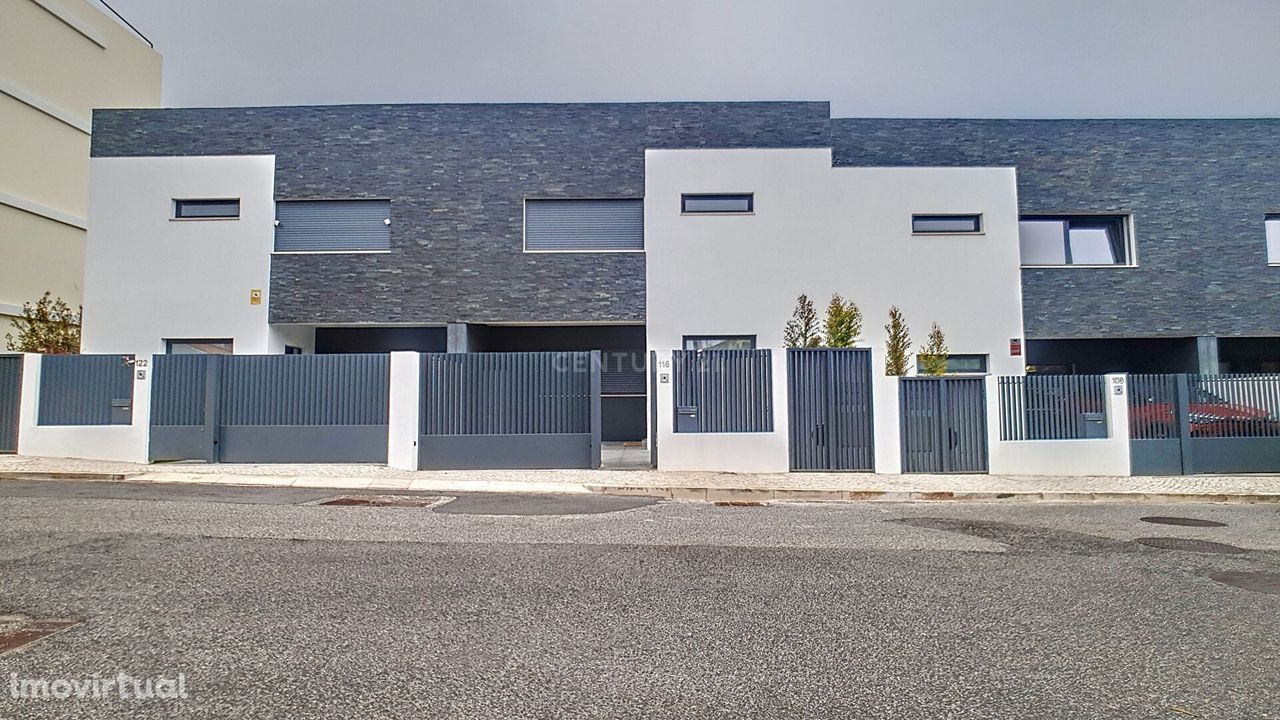 Moradia T3+1 Nova Construção, Carcavelos, linha Cascais