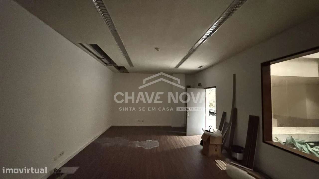 Escritório c/ 37m2 em frente a Estação Metro Galiza (Porto) - Grande imagem: 5/11