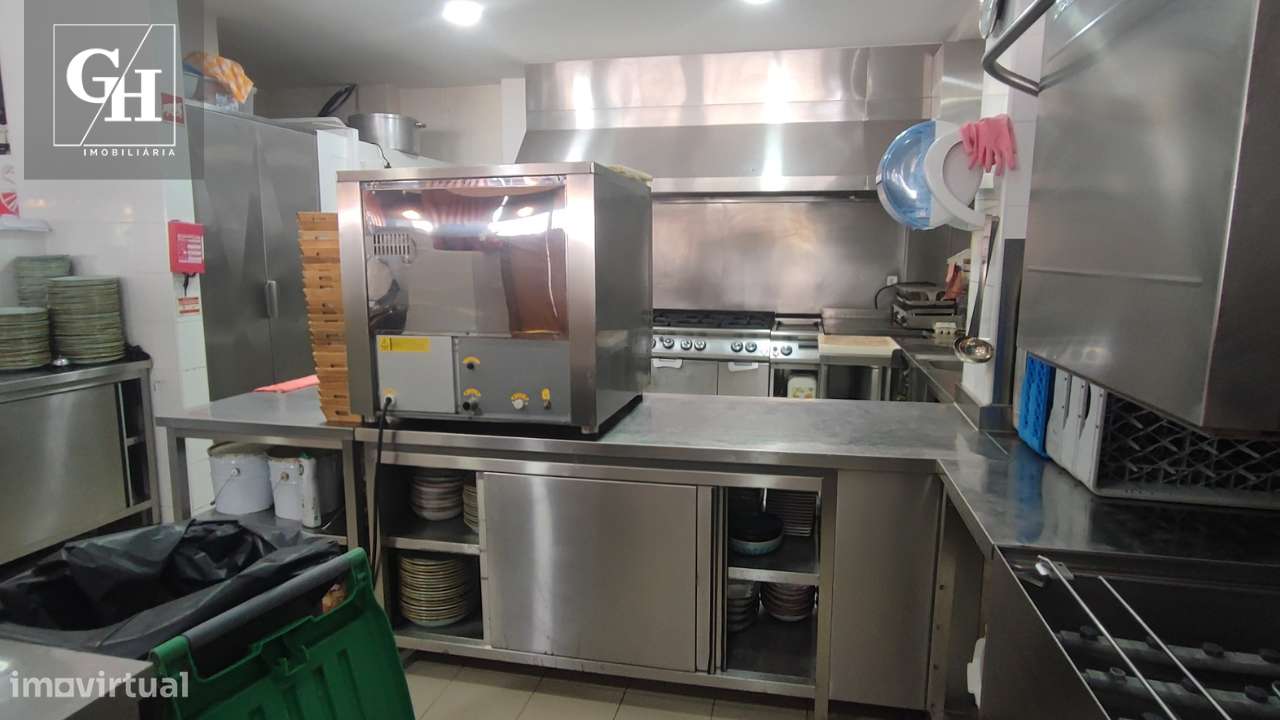 Trespasse de Restaurante - Equipado e com estacionamento privado-17