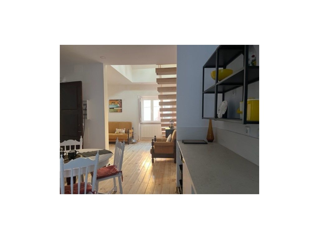 Chalet renovado com 4 apartamentos