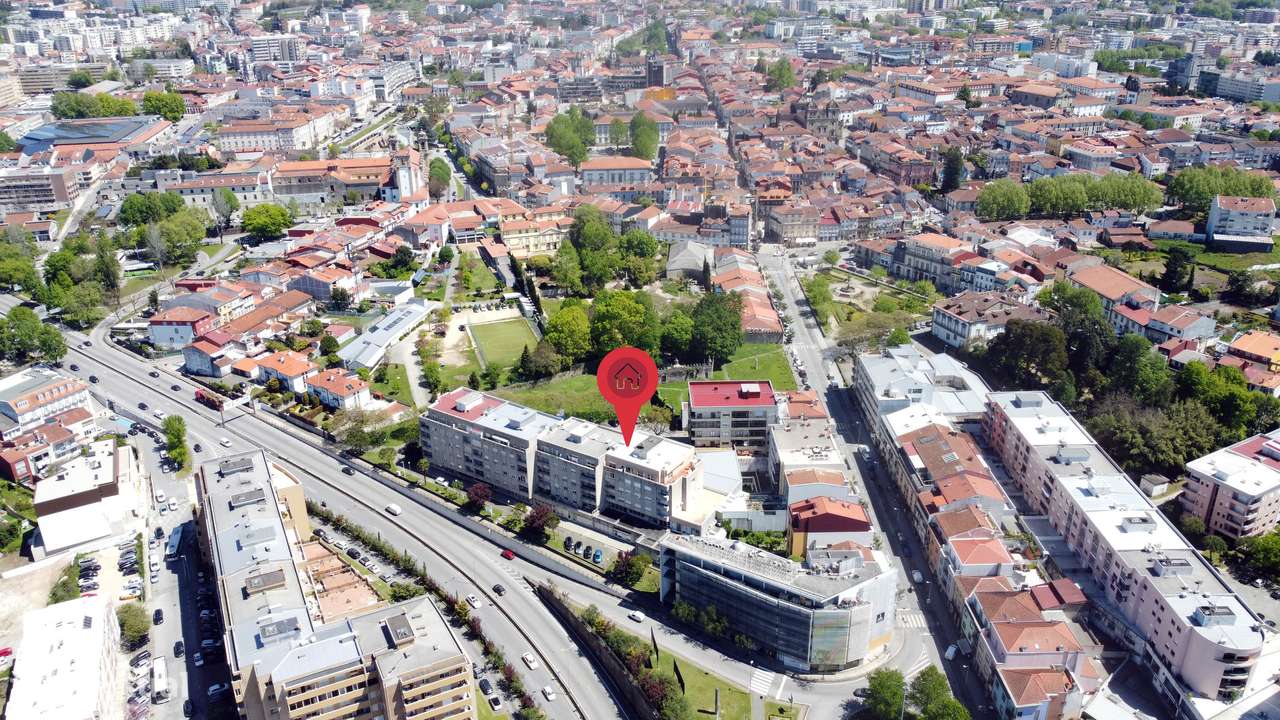 Apartamento T2 remodelado no centro, a 200m do Arco da Porta Nova - Grande imagem: 2/20