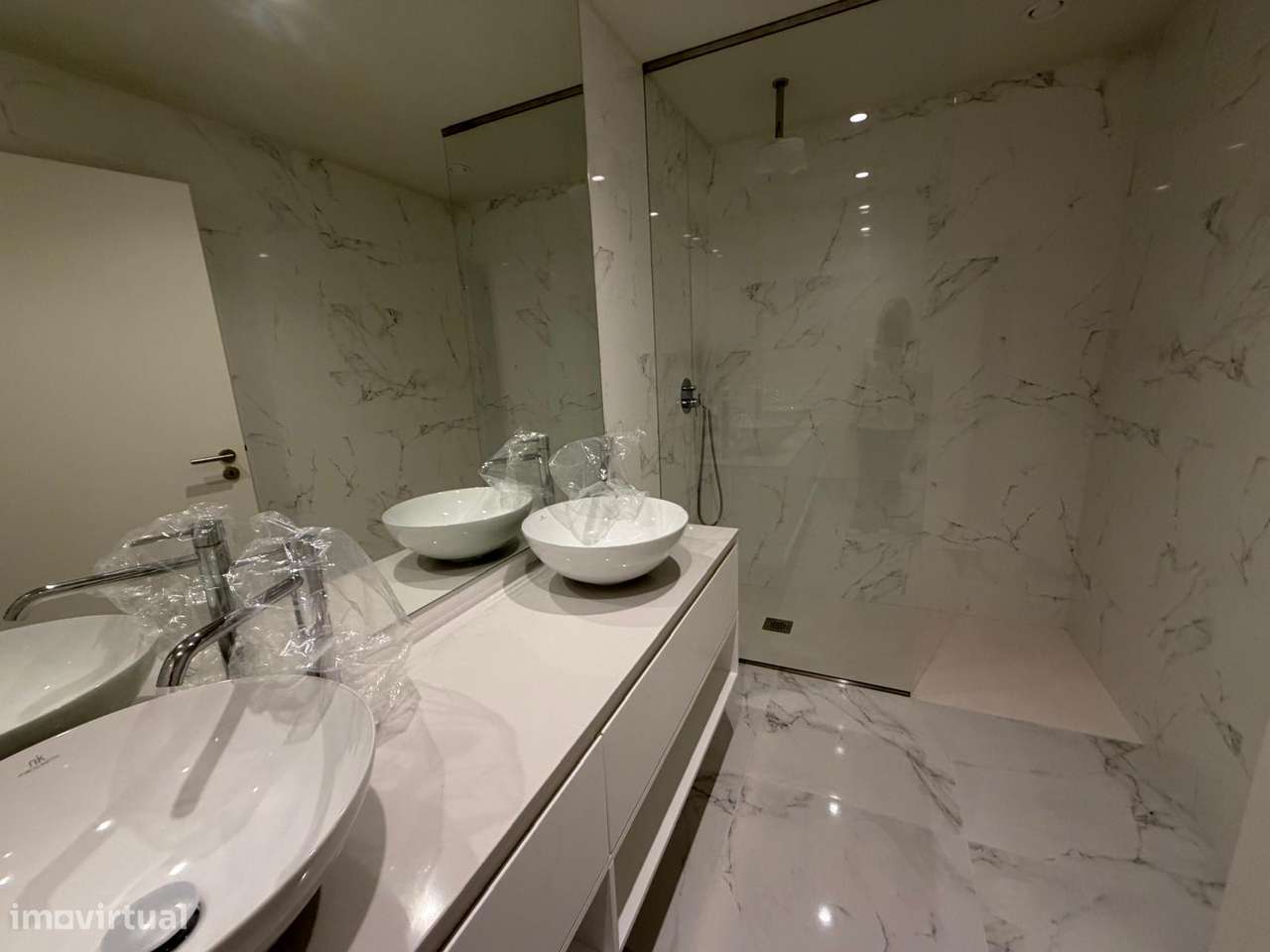 Apartamento T2 Varanda Garagem Pronto Habitar Parque Lavandeira-2