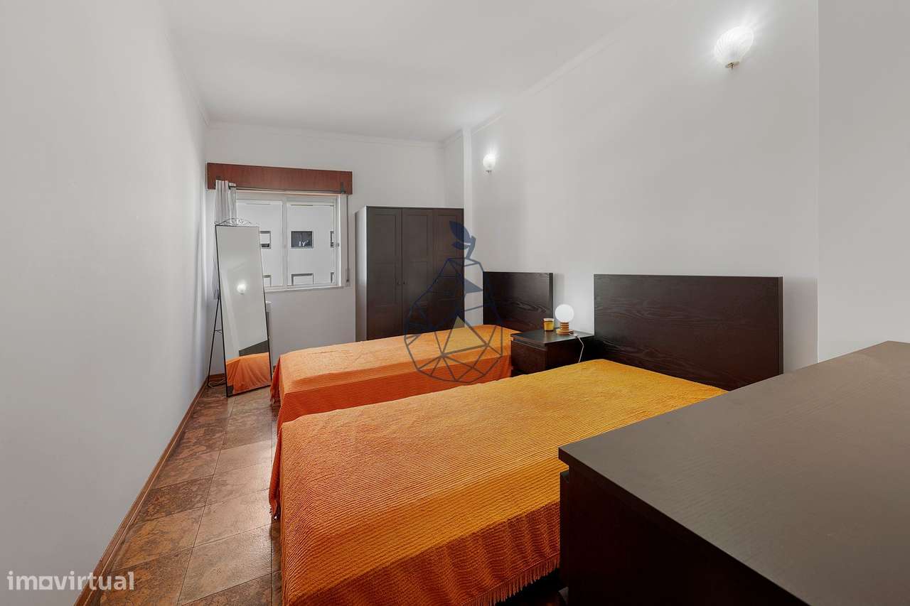 Apartamento T2 com Garagem e Elevador — Portimão-25