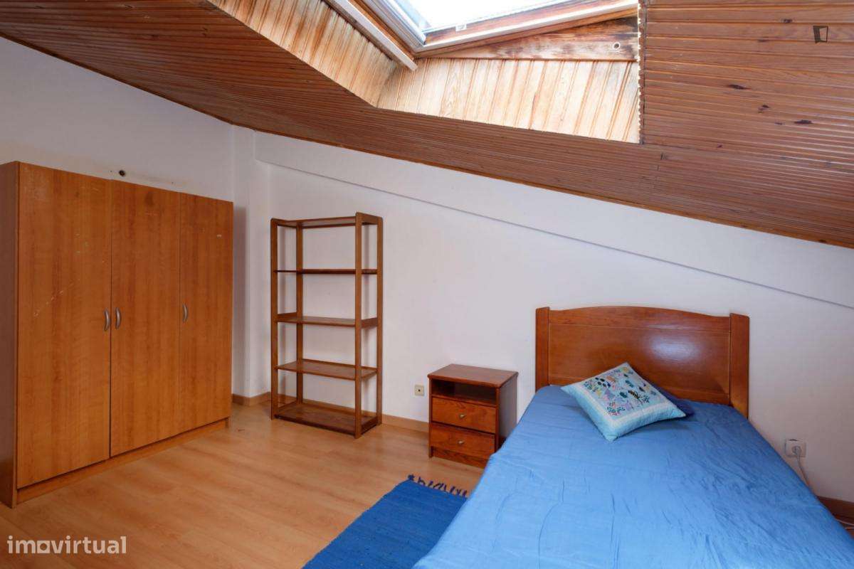 Quarto - localizado em Conchada Coimbra - Grande imagem: 3/6