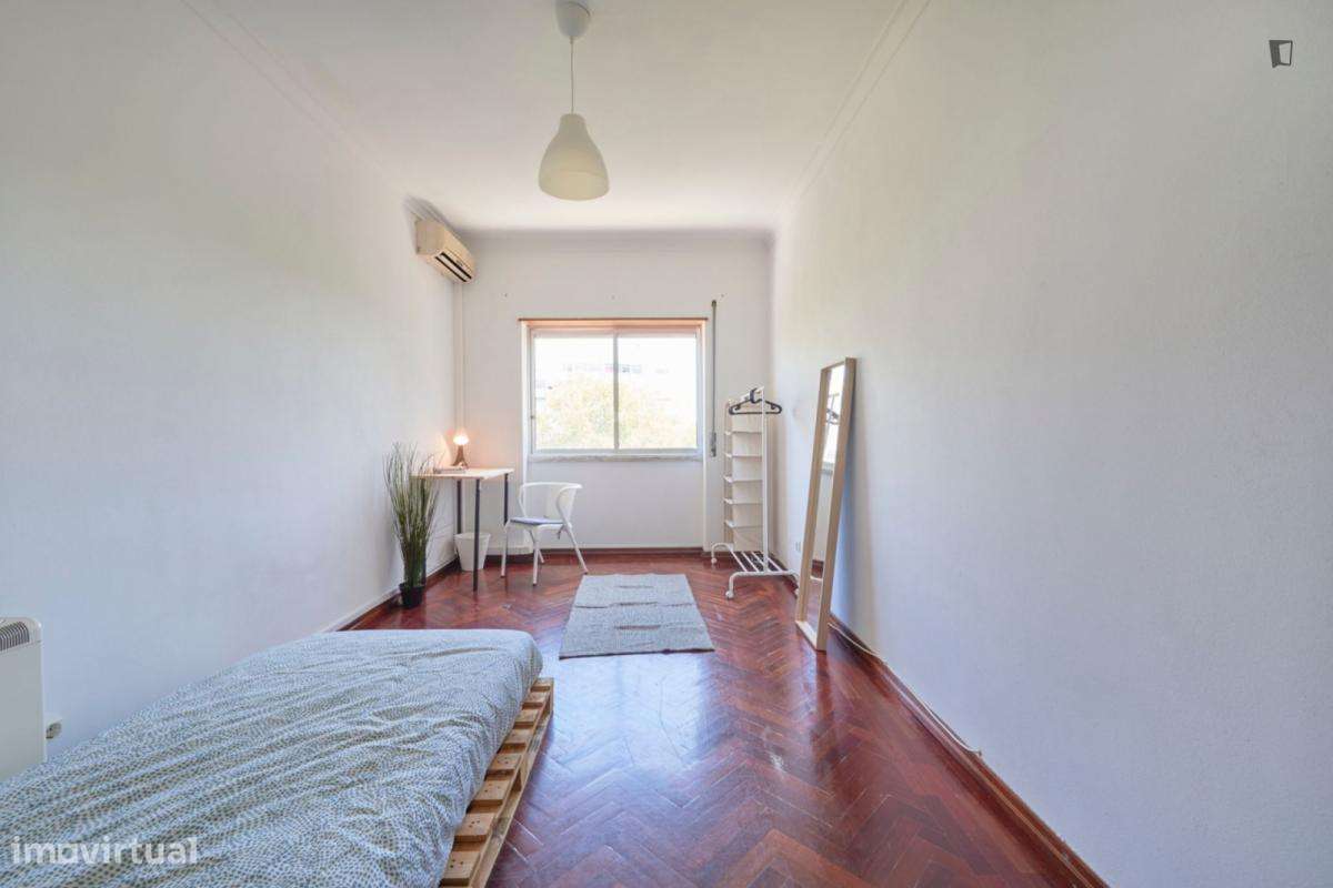 Quarto - localizado em Almada Lisbon - Grande imagem: 5/13
