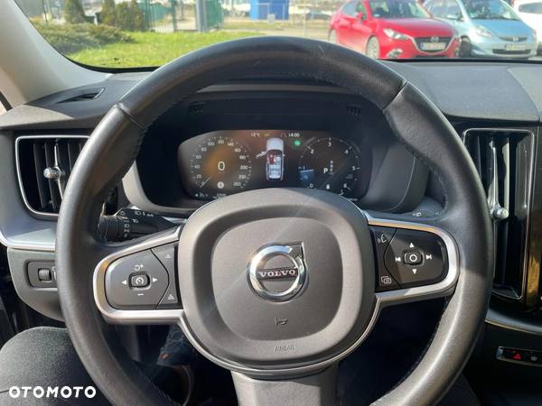 Volvo XC 60 B4 D AWD Momentum - 27