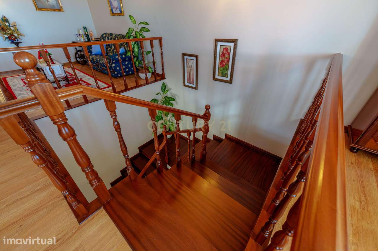 Moradia T4 com 2.971 m² de Terreno e Vista Panorâmica-32