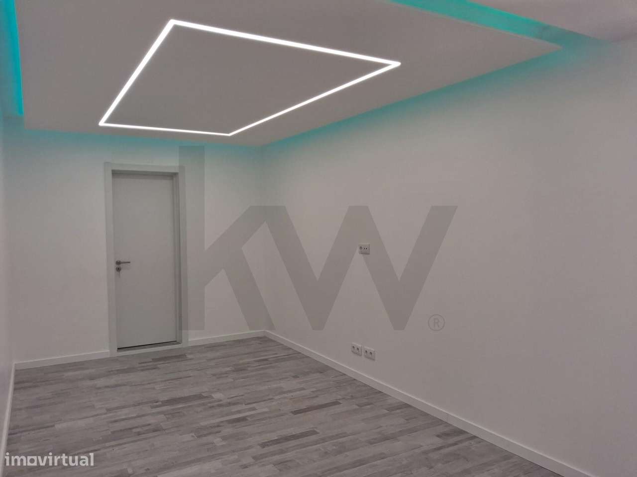 Apartamento T2+1 Totalmente Remodelado com Pátio de 73 m2 – Corroios, - Grande imagem: 2/15