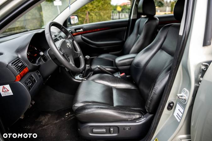 Toyota Avensis 2.0 VVT-i Executive - 23