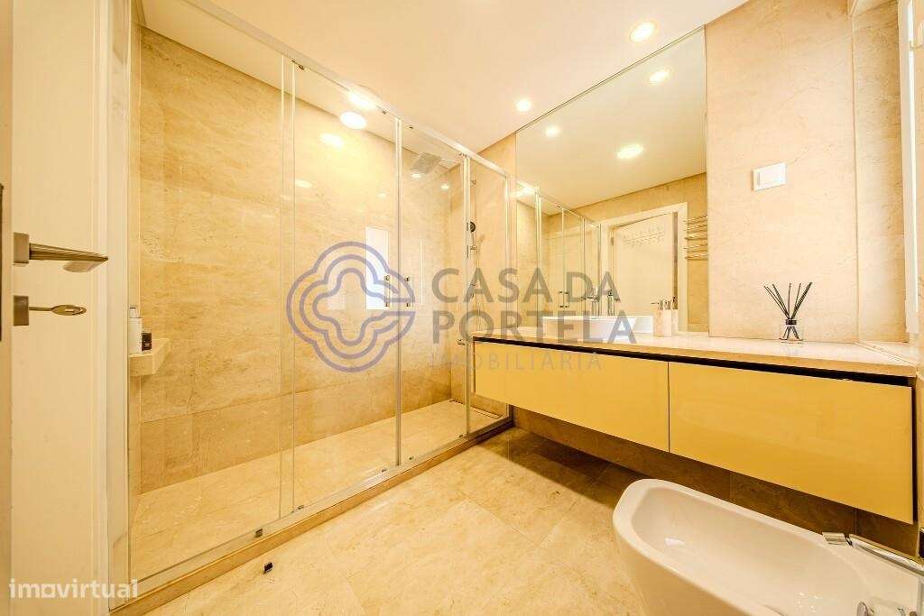 Apartamento Duplex T5 de Luxo com Terraço, Piscina e Garagem – Estoril-38