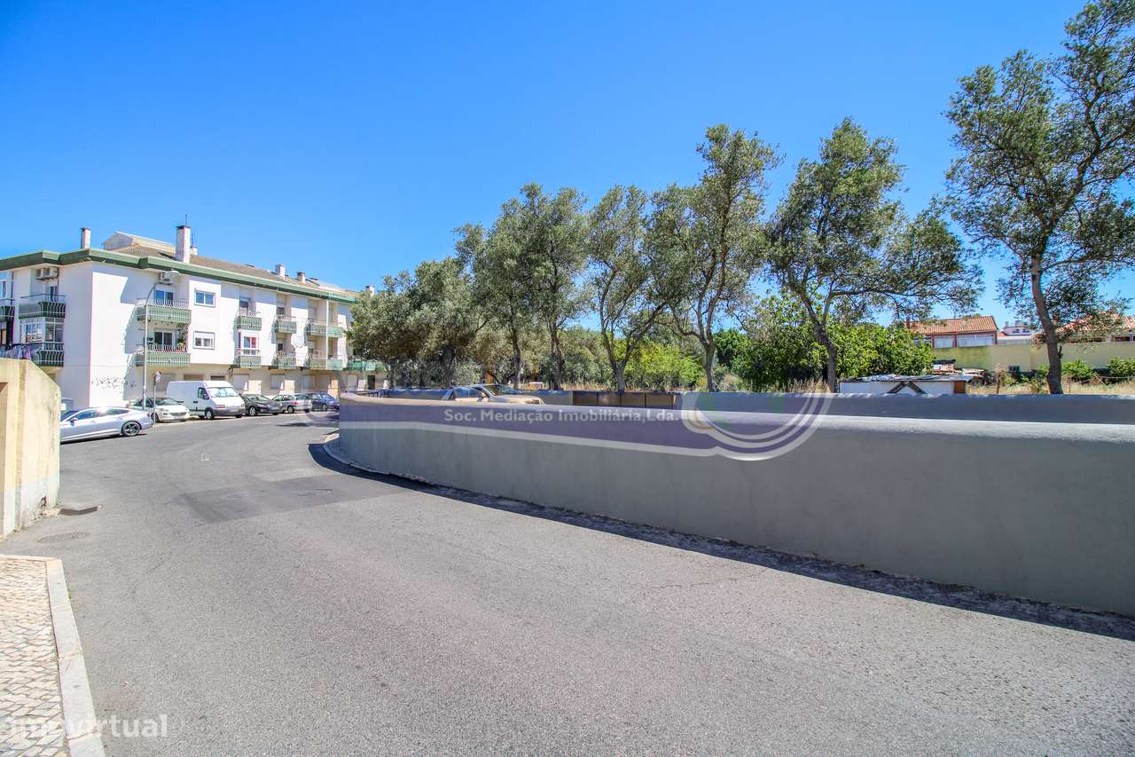 Prédio Urbano em Barcarena (LXOEI007) - Grande imagem: 4/32