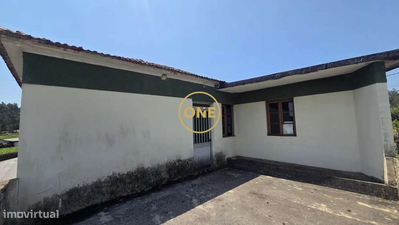 Moradia T4 para Restauro em Lousado com Projeto Aprovado-34