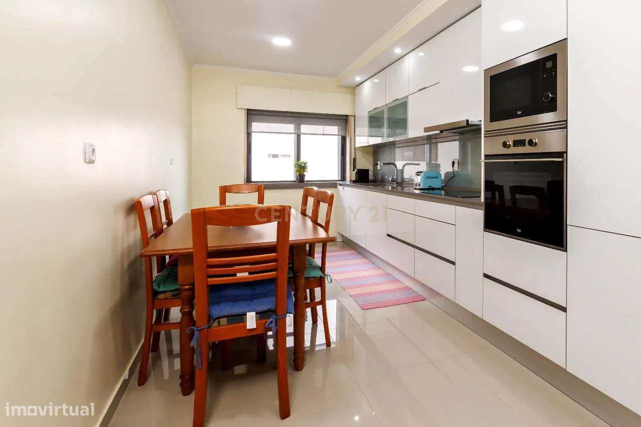 T2 R/c. alto - Remodelado - Torre da Marinha-9