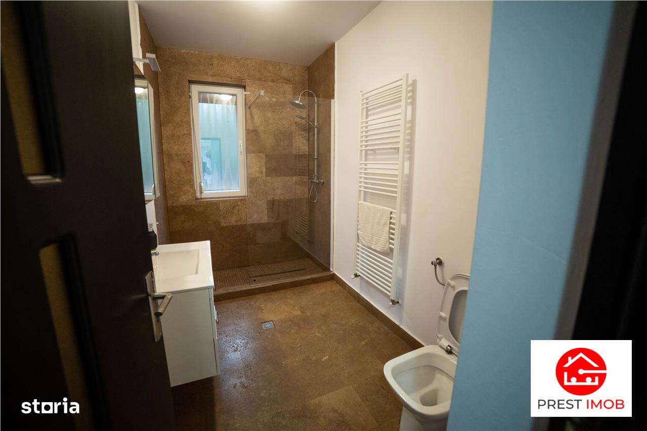 De vanzare 2 vile deosebite cu activitate hoteliera in zona turistica - Imagine principală: 4/20