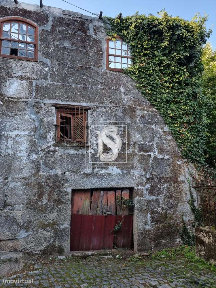 Moradia T5 para Restaurar, com terreno, em Ruivães, Vieira do Minho-18