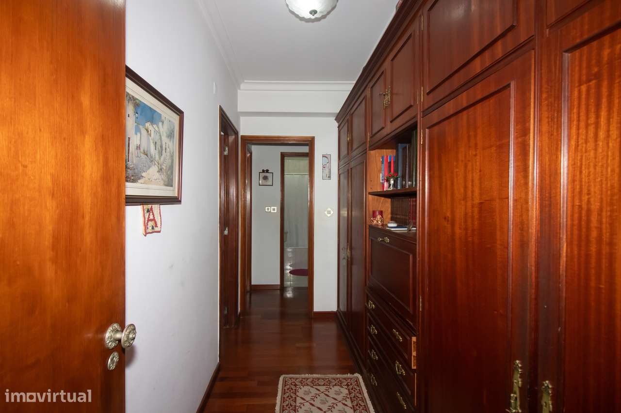 Espaçoso Apartamento T4 na Prestigiada Portela de Sacavém - Grande imagem: 4/30