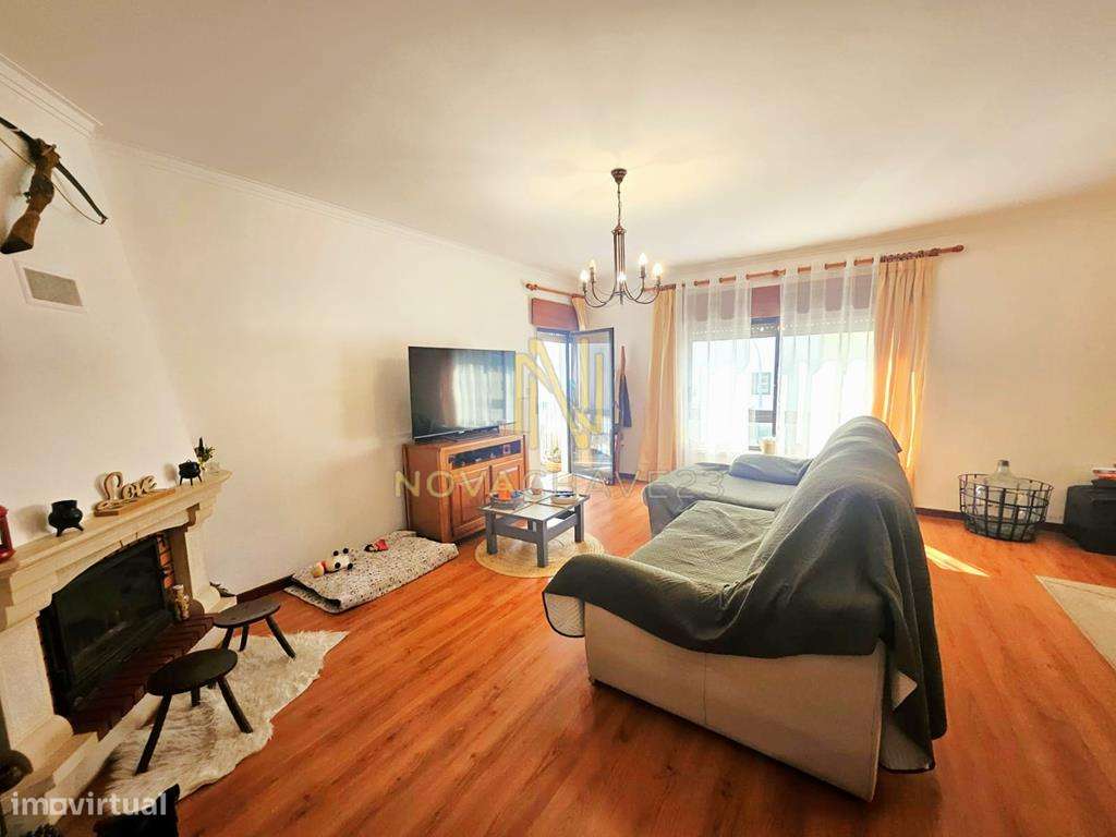 Apartamento T2 na Quinta da Barroca – Agualva-Cacém-1