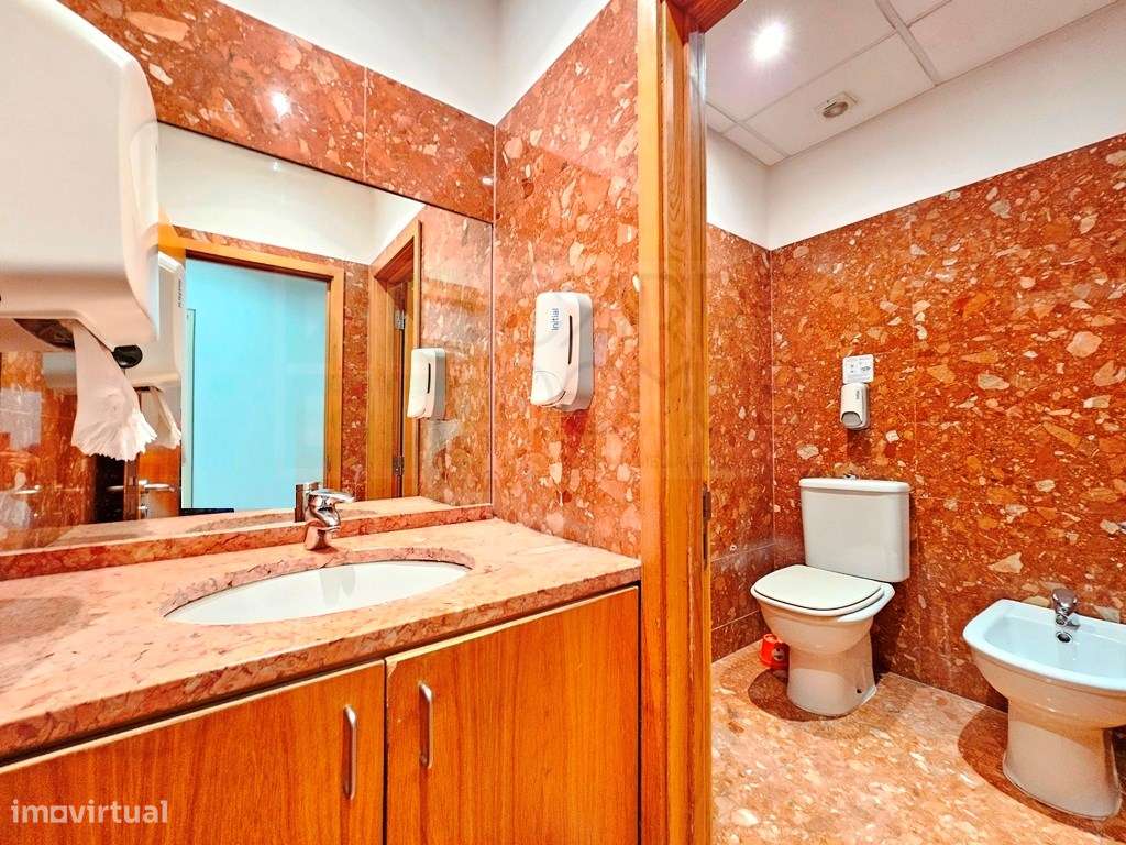 Espaçoso e funcional escritório com armazém e cais de carga, de 920... - Grande imagem: 5/60