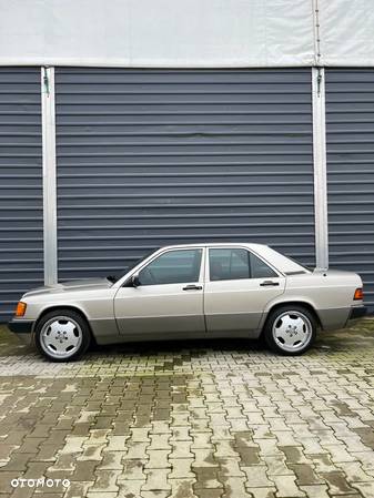 Mercedes-Benz W201 (190) - 7