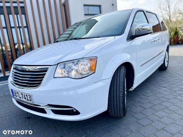 Chrysler Town & Country 3.6 Limited - 9