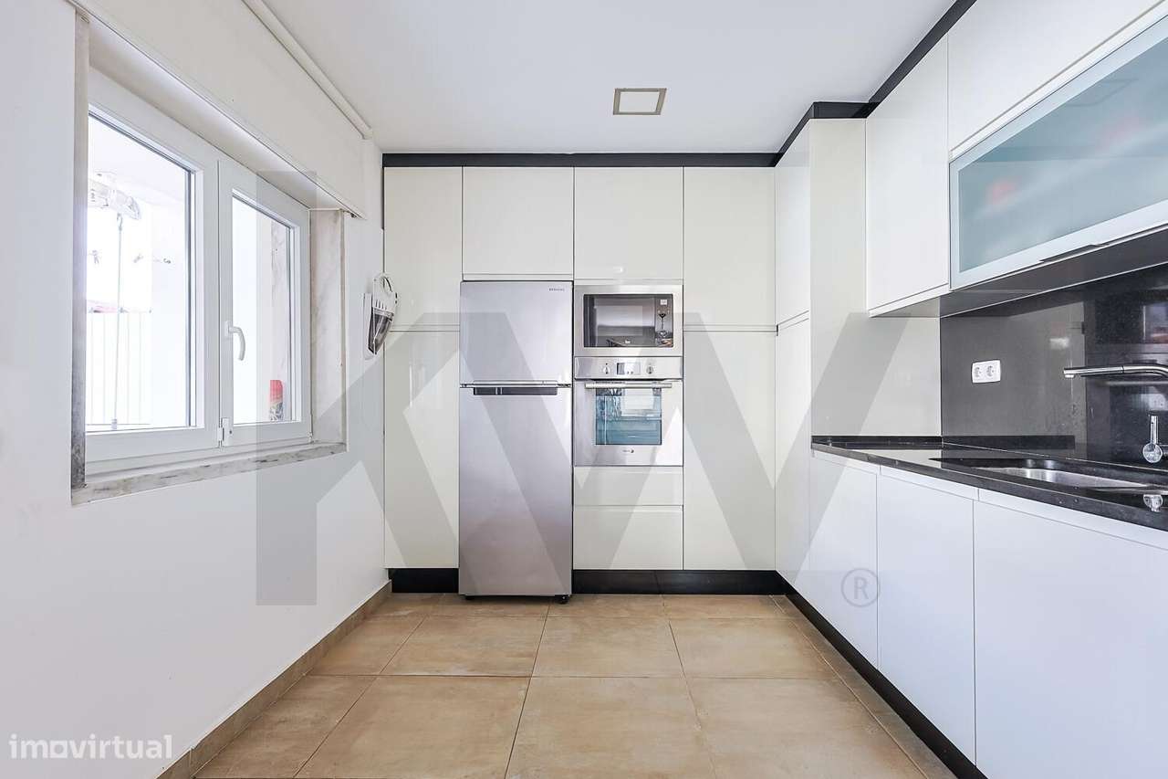 Moradia T4 Renovada na Charneca da Caparica – Conforto Moderno entre a - Grande imagem: 5/25