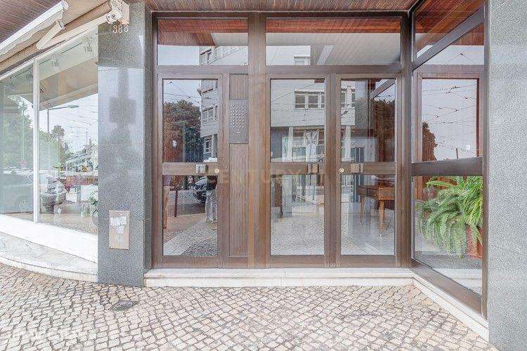 Apartamento T2 bem localizado - Grande imagem: 2/32