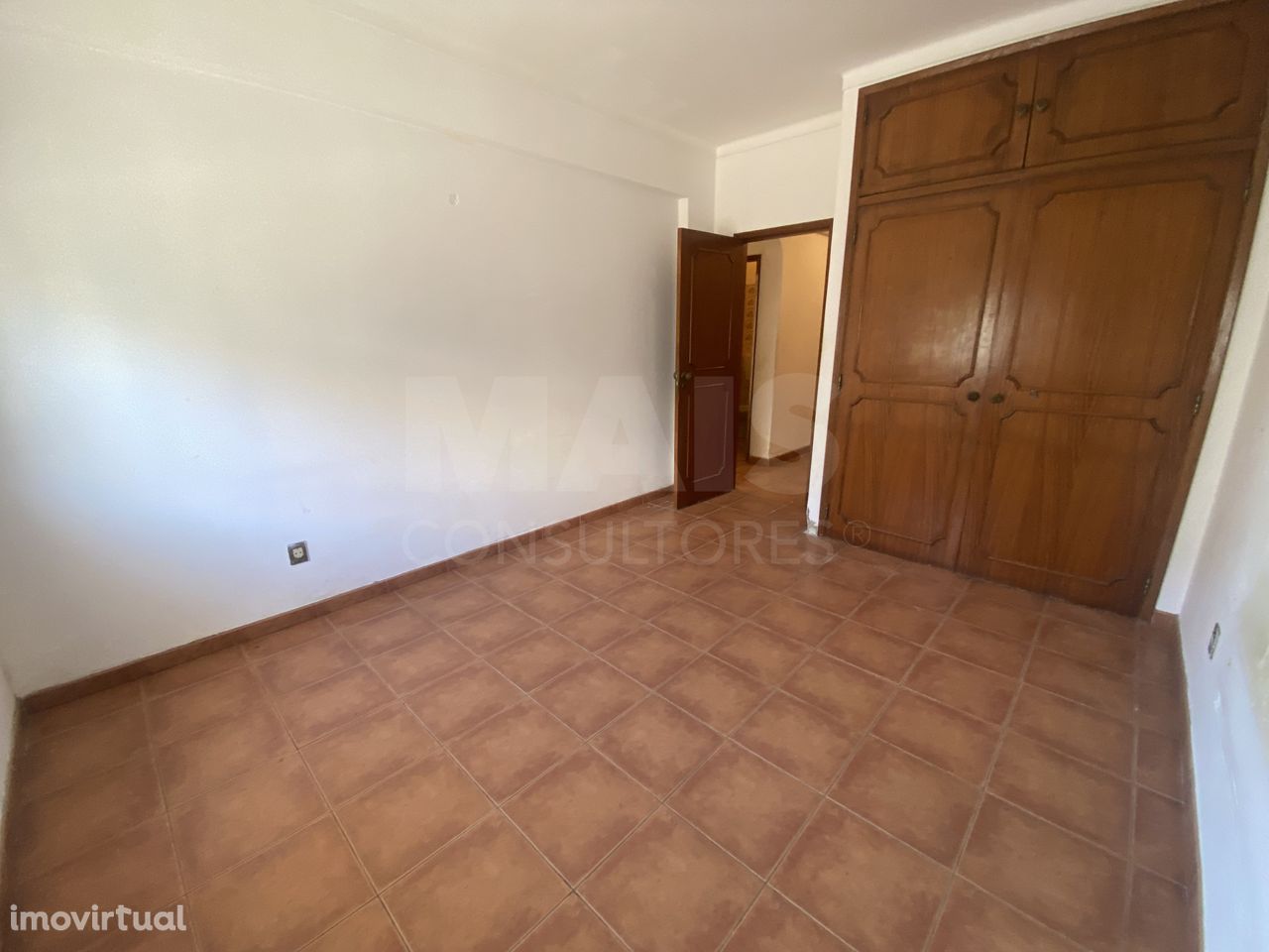 Apartamento T3 para remodelação no centro do Montijo