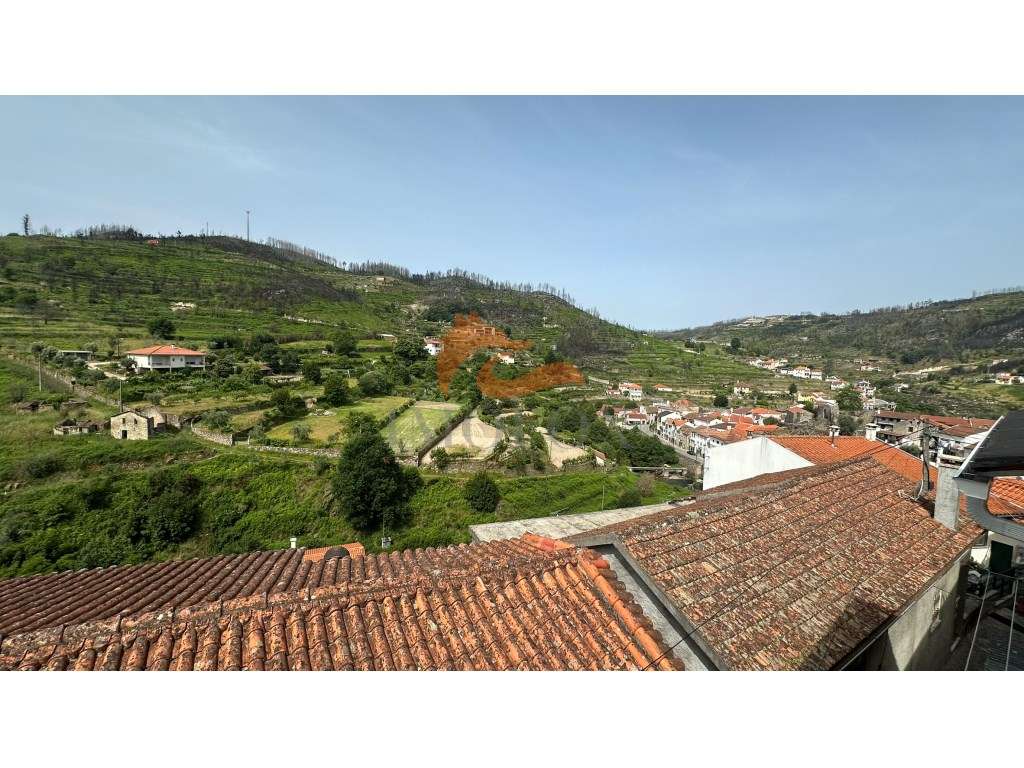 Moradia pronta a habitar localizada na Vila de Avô - Documentação c...-12