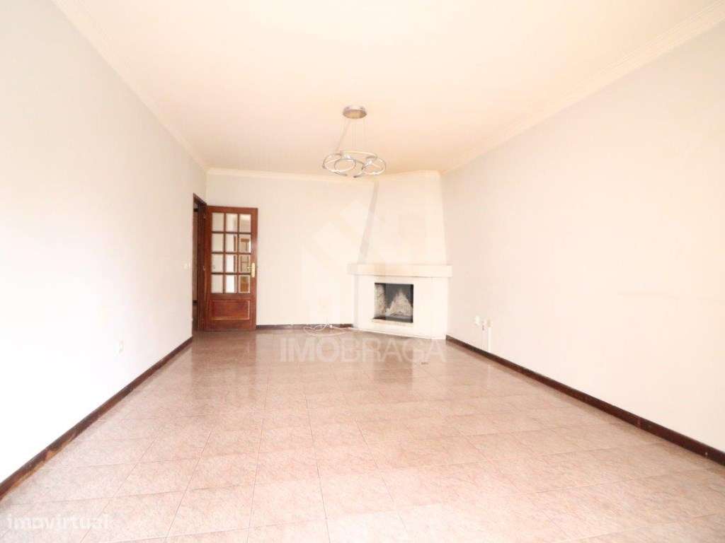 Venda de Apartamento T3 em Lomar-17