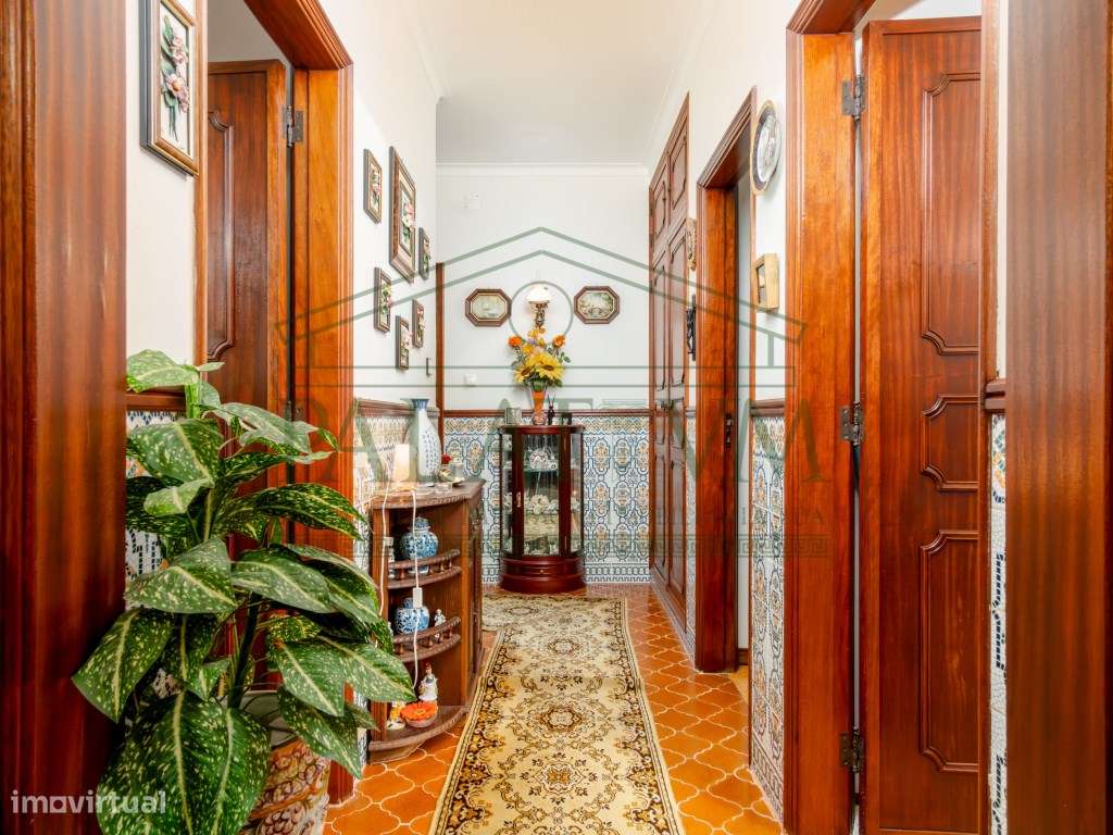 Moradia T5 centro da Charneca da Caparica-10