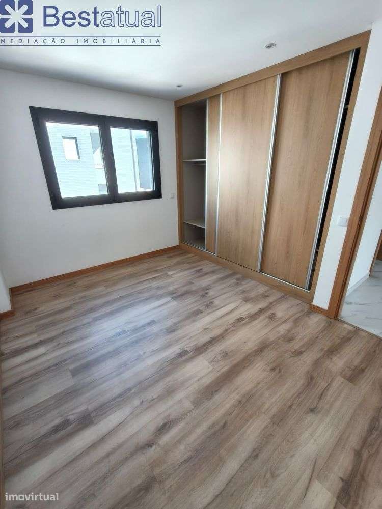 Apartamento T3 c/Lugar de Garagem P/ 2 Carros-24