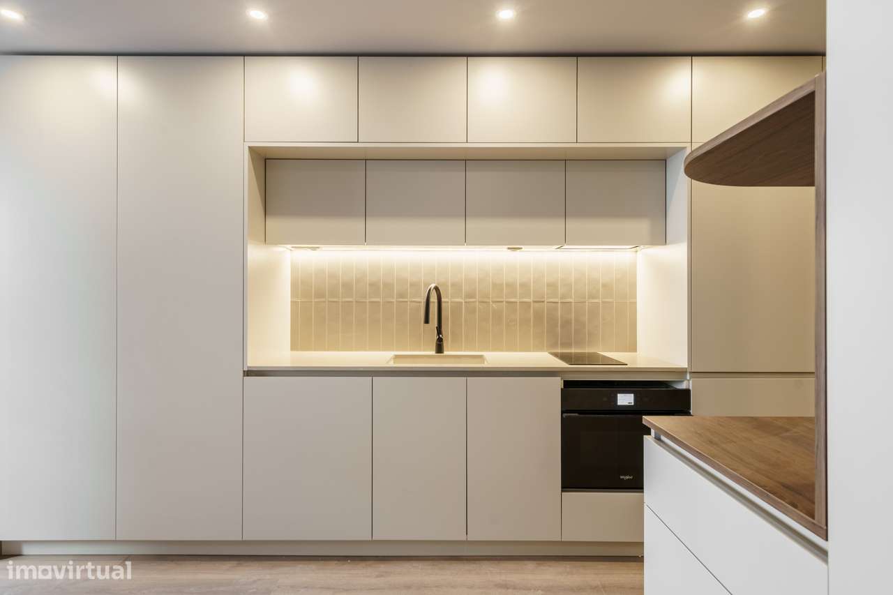 Estúdio T0 com Varanda em Edíficio Emblemático - Grande imagem: 2/16