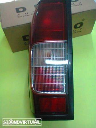 farolins de stop nissan pickup d22 ( novos ) - 1