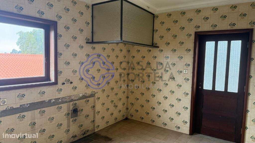 Moradia de 4 frentes, em Renovação - Terreno com 2860m2 - Sta Maria de - Grande imagem: 3/26