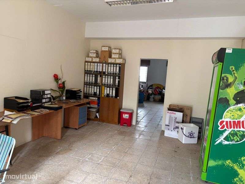 Moradia em Lagoa para venda com 2 pisos independentes e quintal - Grande imagem: 5/10