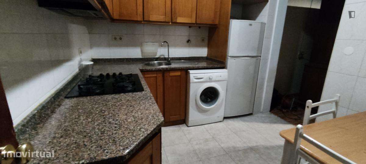 Quarto - localizado em Paranhos Porto - Grande imagem: 5/10