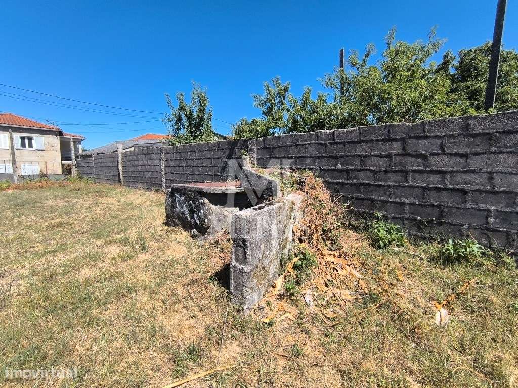 Terreno em zona de construção para venda em Arão - Valença-3