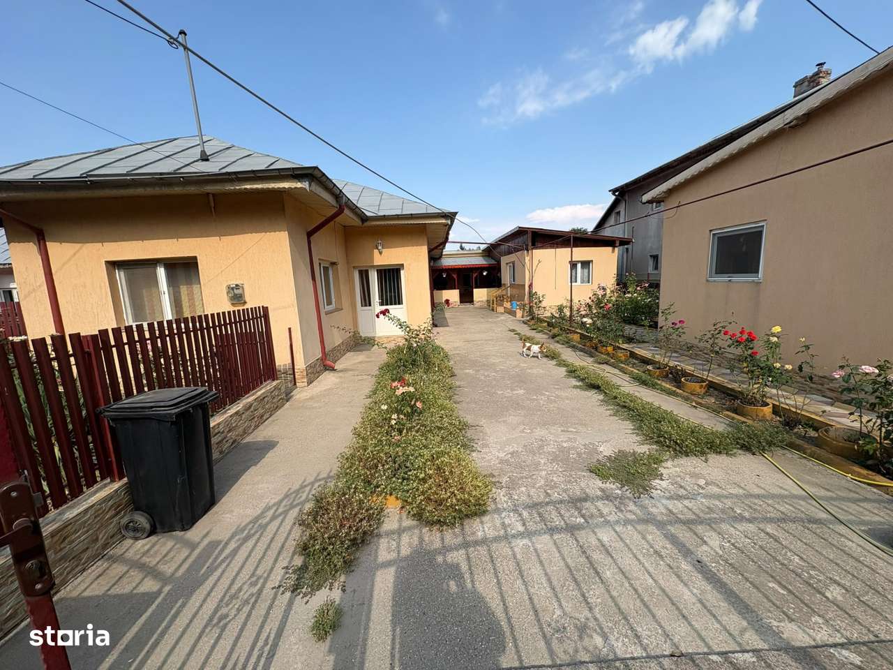 Casa ideala pentru familie | Curte mare si toate utilitatile-1