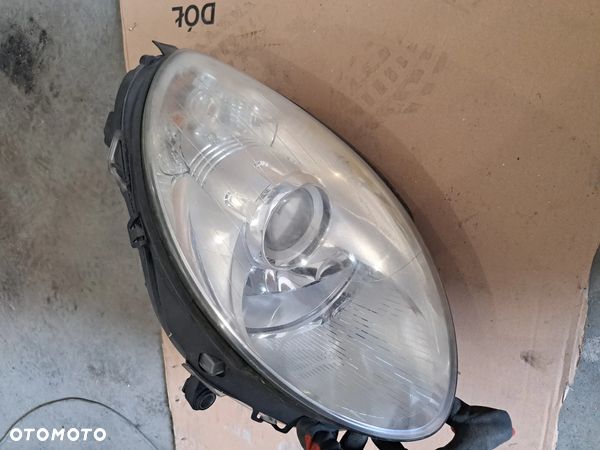 LAMPA PRAWY PRZÓD MERCEDES W251 UK - 1