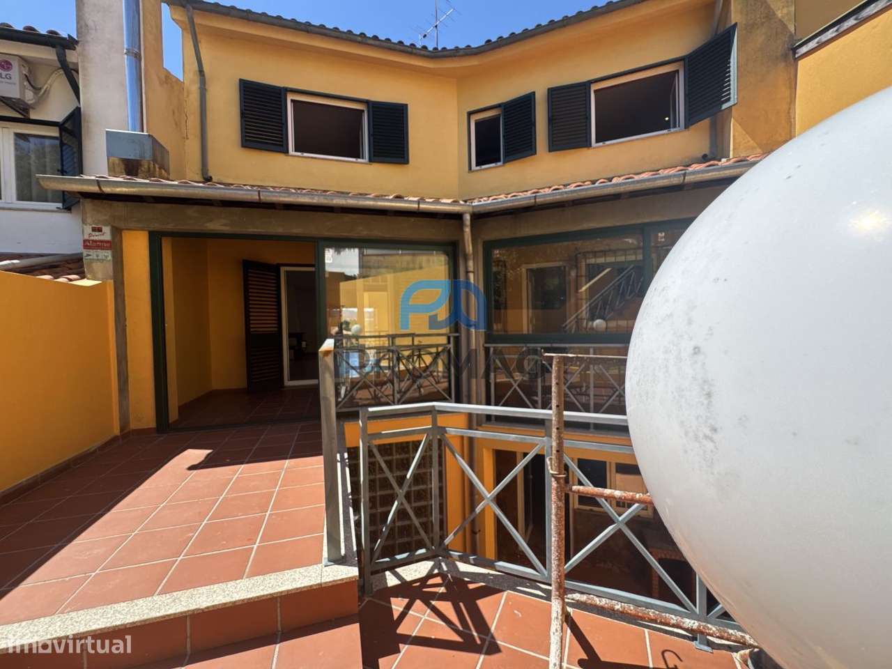 Espaço, luz e conforto em MORADIA T5 - AMARANTE-58