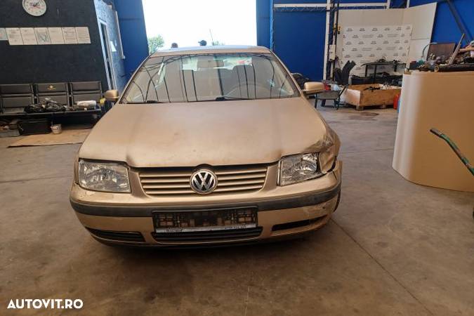 Grila radiator SEDAN 1J5853655C Volkswagen VW Bora 1  [din 1998 pana  2005] seria Sedan 1.4 16V MT - 4