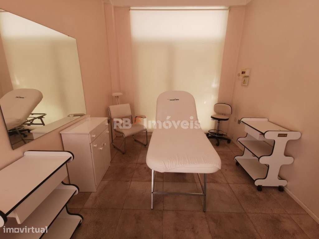 Loja inserida em centro comercial, em pleno centro da cidade do Ent... - Grande imagem: 3/7