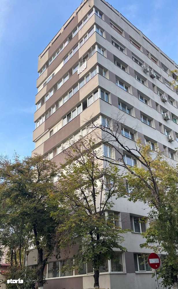 Piata Gorjului! Langa metrou! 3 camere!