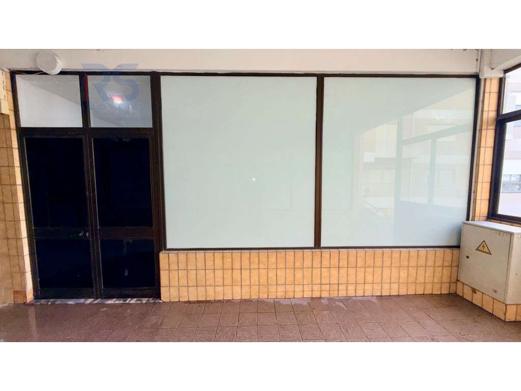 Espaço Comercial Convertido em Habitação Santo Tirso-21